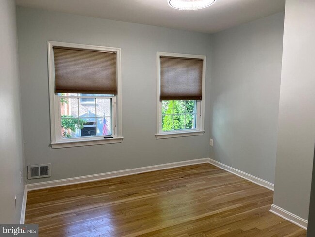 Building Photo - 6683 McLean Dr