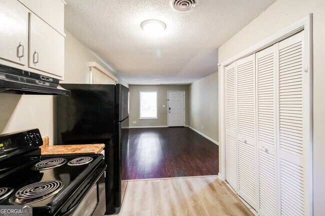 Building Photo - 5151 Hillside Dr NW