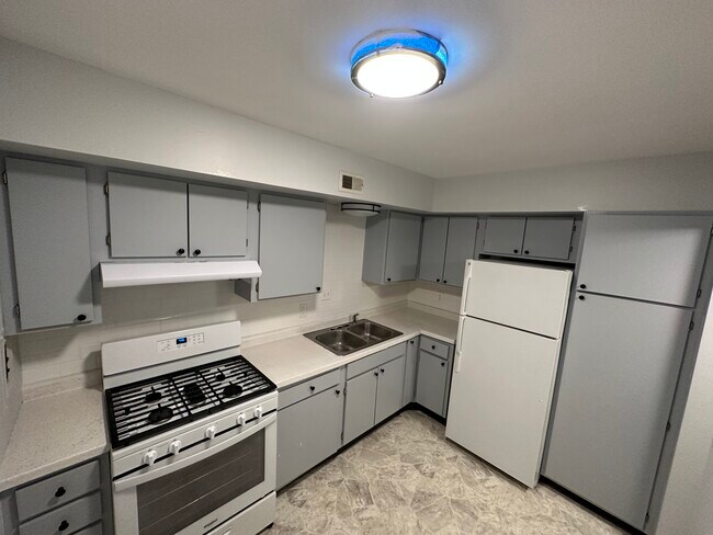 Building Photo - 9218 Erie St