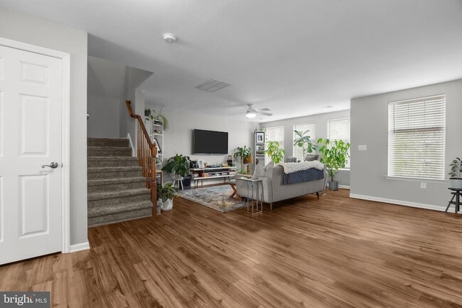 Building Photo - 3854 Ashland Dr