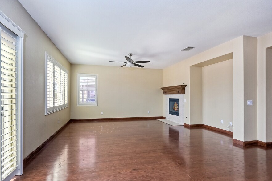 Building Photo - 44401 Penbrook Ln