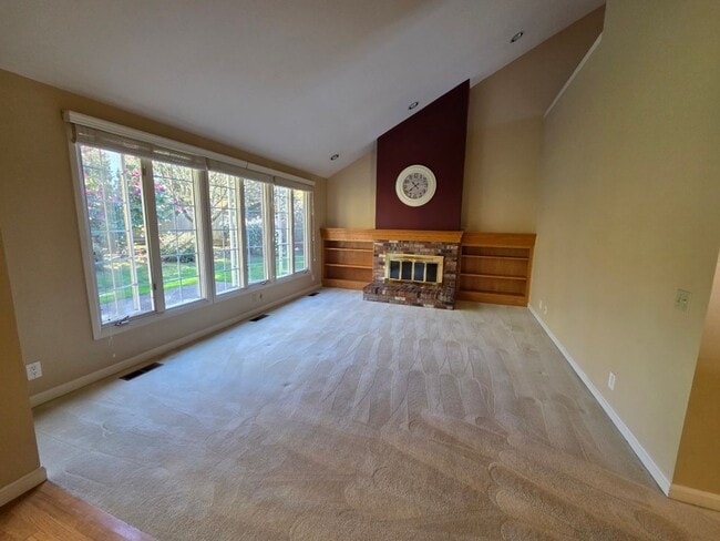 Building Photo - 4Bd/2.5Ba Bellevue House