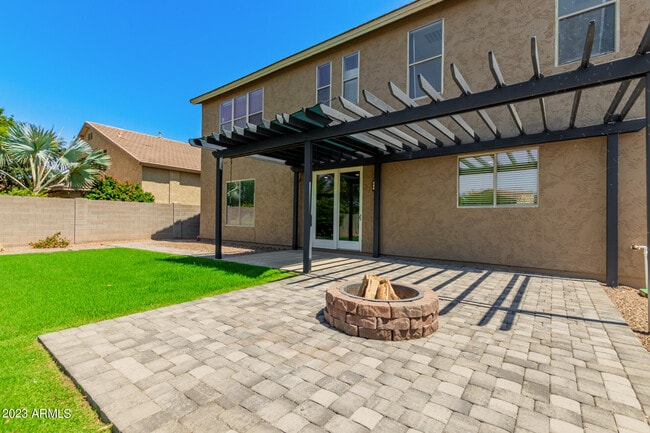 Building Photo - 32934 N Cherry Creek Rd