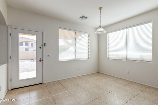 Building Photo - 40747 W Robbins Dr