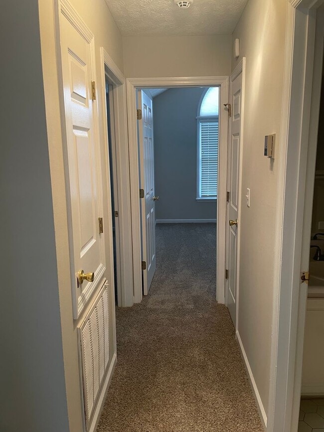 Building Photo - 4 Bedroom Ranch near Fort Bragg