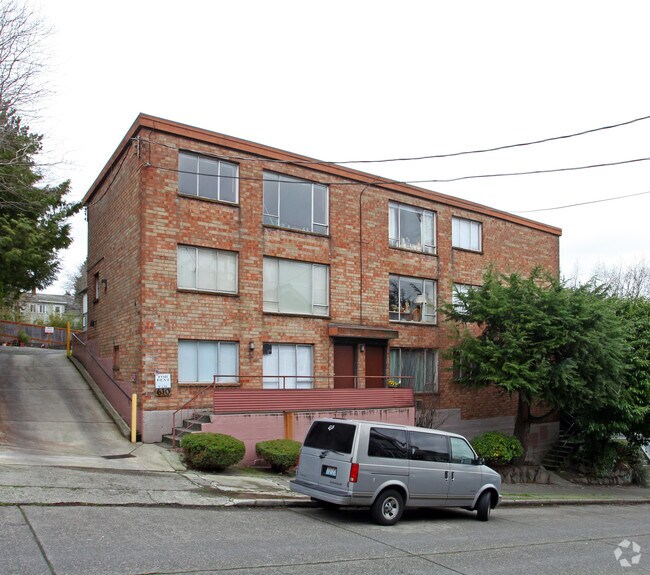 Primary Photo - Highland Court