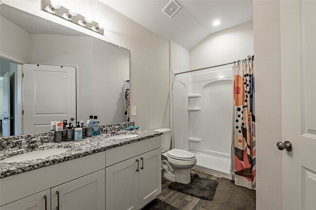 Building Photo - 410 Del Monte Dr