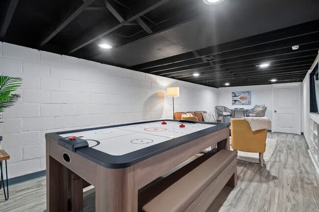 Building Photo - 3815 Ellendale Rd