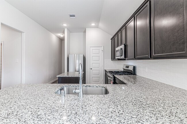 Building Photo - 7431 Sail Hl Dr