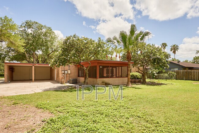 Building Photo - 5108 Manana Cir