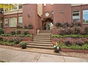 Building Photo - Beautiful 2 bedroom Condo in Uptown Area