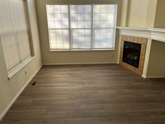 Building Photo - Spacious Townhouse Available in Lafayette