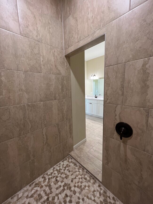 Building Photo - 1060 S Capri Ct