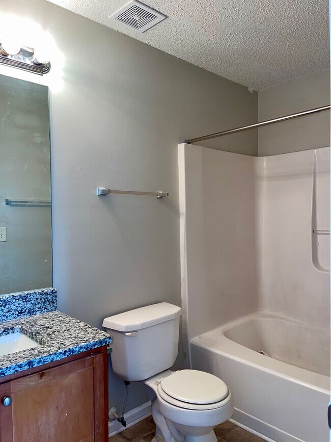 Building Photo - Now Available!  Updated  3/2.5 Townhome In...