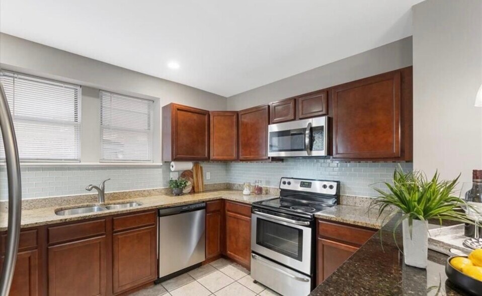 Building Photo - 3618 McRee Ave