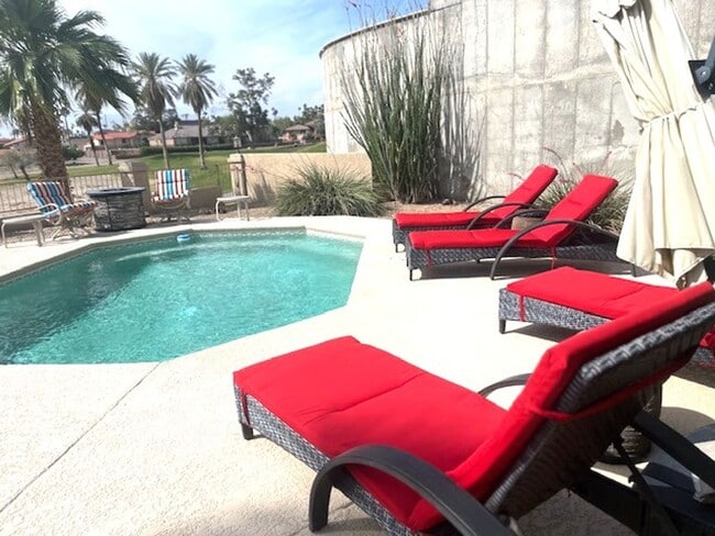 Building Photo - Golf Course Pool Home with 4 Bedrooms!