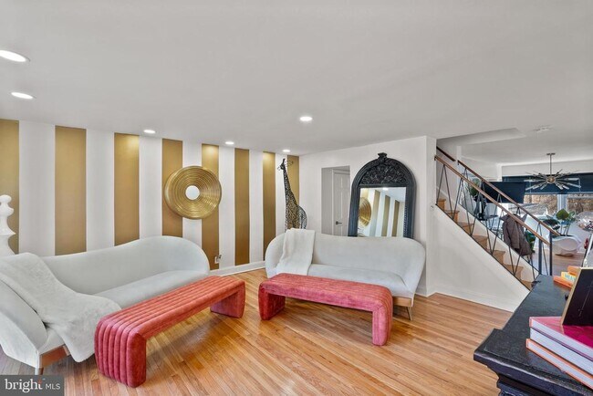 Building Photo - 2737 E Country Club Rd