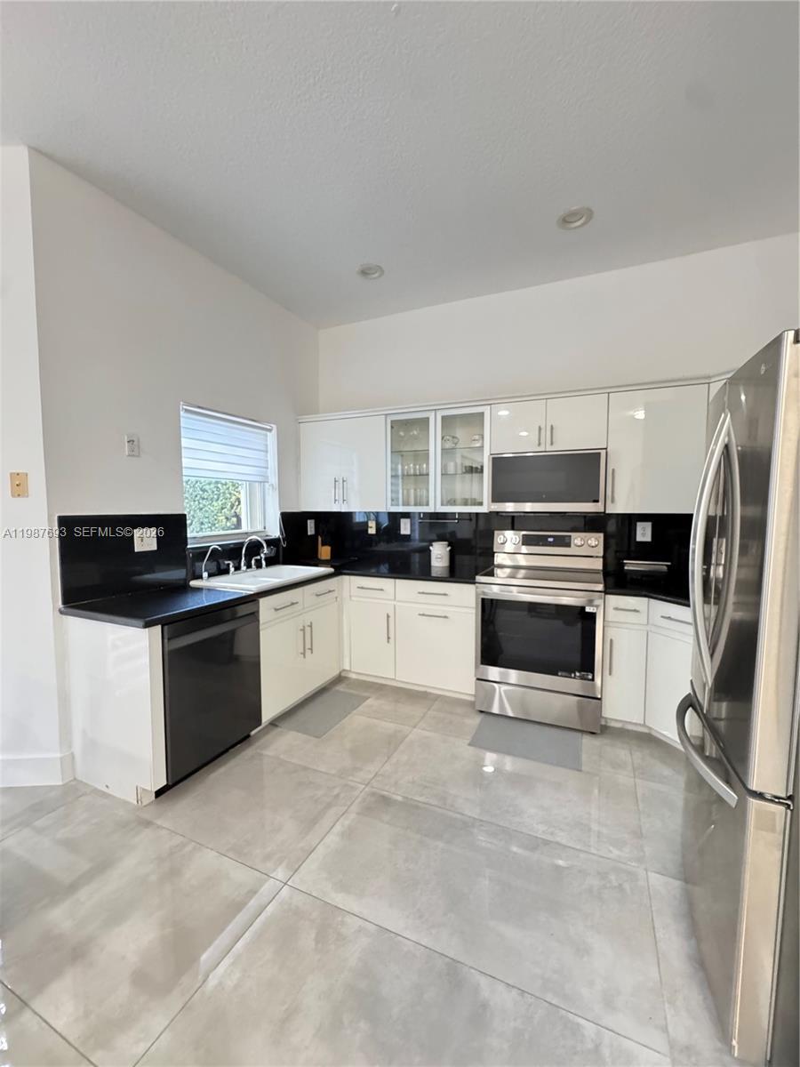 Building Photo - 5860 NW 111th Ave