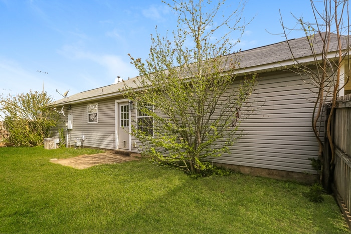 Building Photo - 117 Village Dr