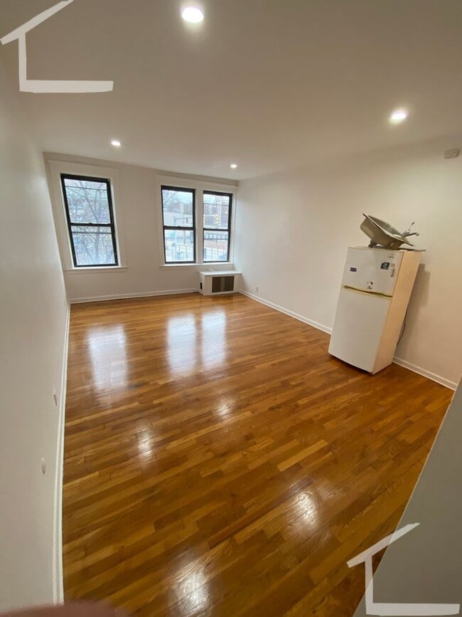 Building Photo - Affordable Apt in Perfect Location Near EVEYTHING.  Heart of Allston Village.  Ht/HW Included