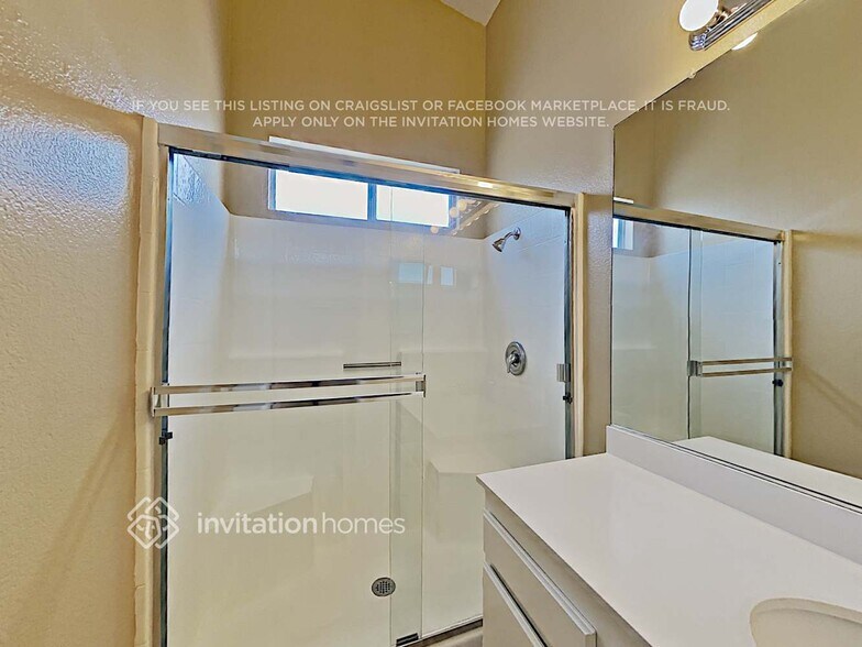 Building Photo - 45362 Zuma Dr