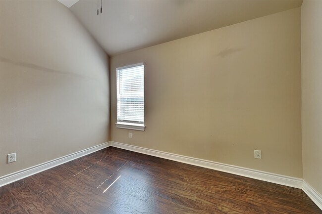 Building Photo - 27407 Tracy Ridge Ct