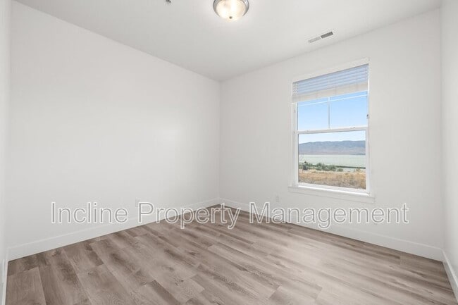 Building Photo - 547 N 360 W