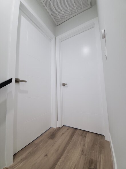 Building Photo - 2337 S Crenshaw Blvd