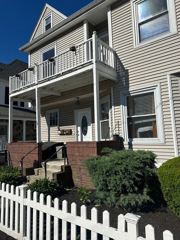 Building Photo - 16 Falkland St