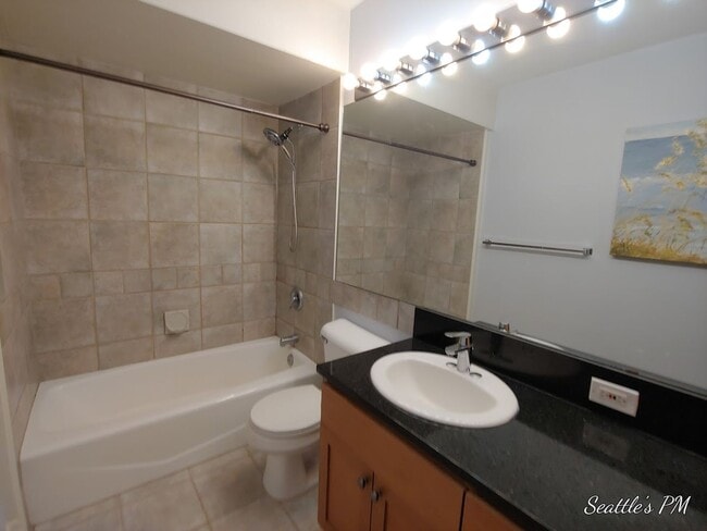 Building Photo - Top Floor Condo Located in First Hill with 2 Parking Spots Included!!!