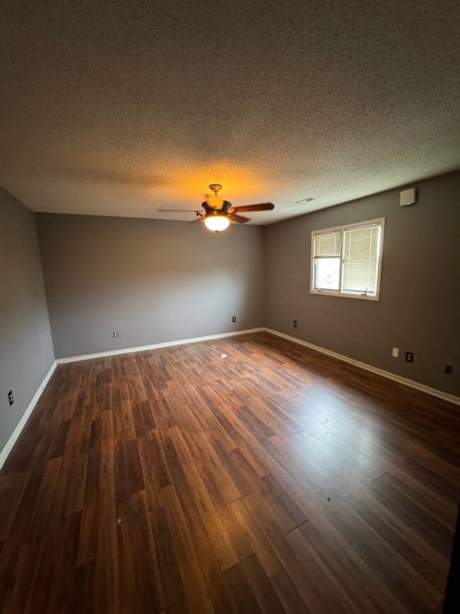 Building Photo - 209 Double Eagle Dr