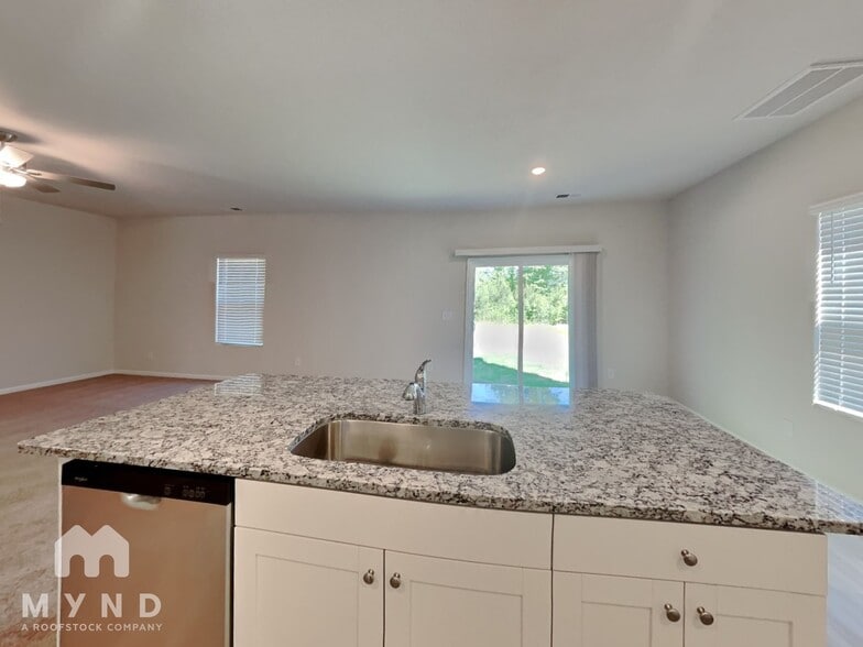 Building Photo - 326 Royal Mdw Dr