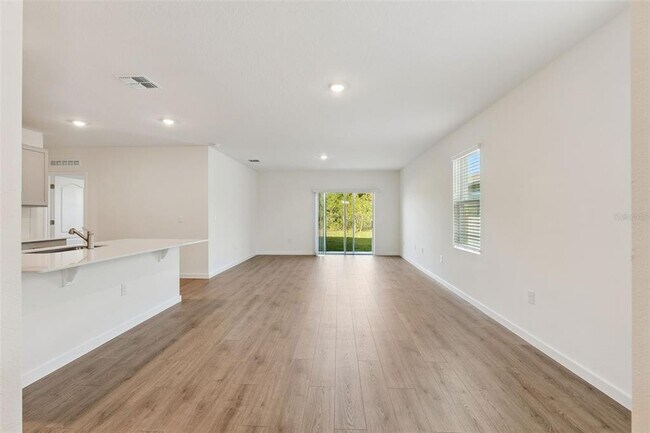 Building Photo - 2113 Walnut Crk Dr