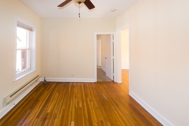 Building Photo - 4426 N Wolcott Ave