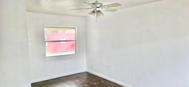 Building Photo - 2325 Johnson St