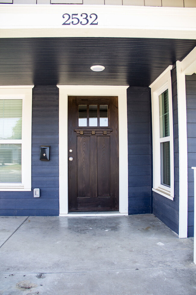 Building Photo - Historic 3/2 Craftsman Home - Next to TU