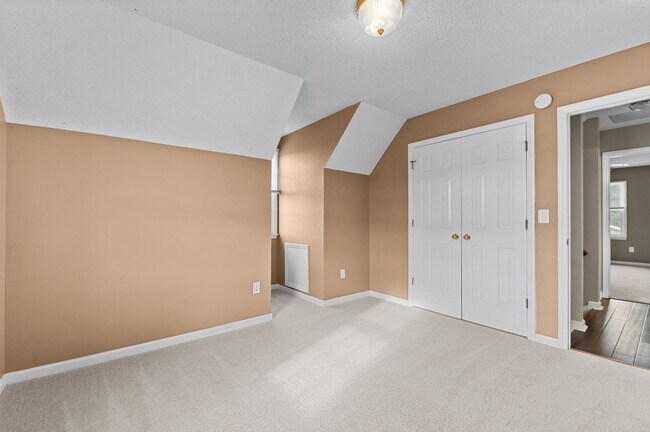 Building Photo - Welcome to your Perfect Home:  3BD, Hardwo...