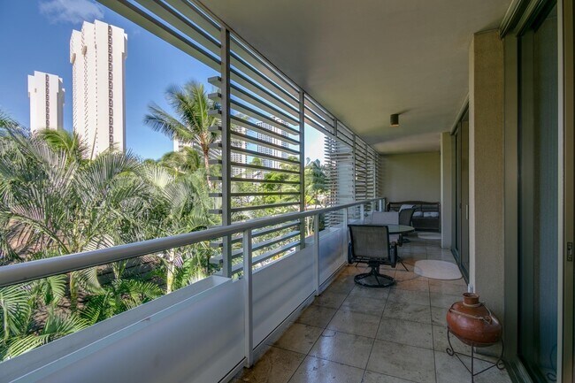 Building Photo - 1551 Ala Wai Blvd