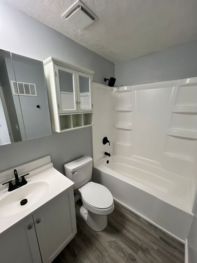 Building Photo - Parkville Living! Updated 2 Bed, 1 Bath with 1-Car Garage