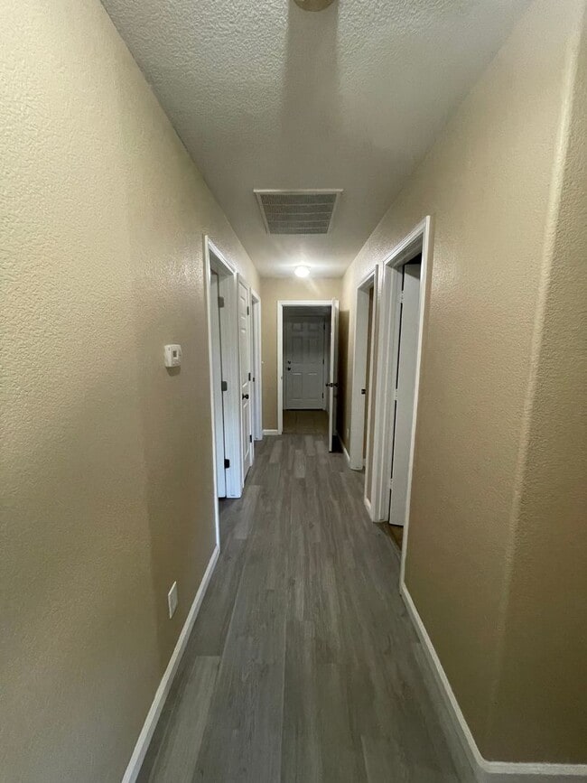 Building Photo - 50% OFF FIRST MONTH'S RENT!! MOVE-IN READY – THIS ONE WILL GO FAST!