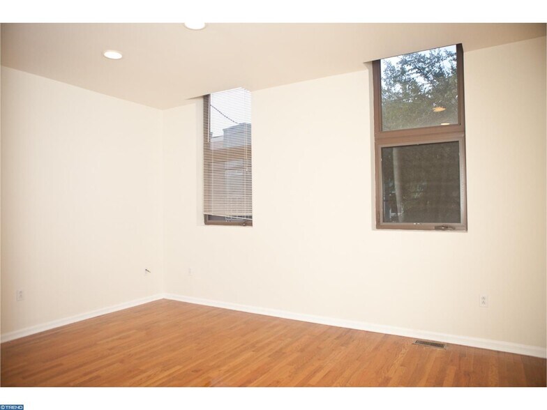 Building Photo - 1531 Poplar St
