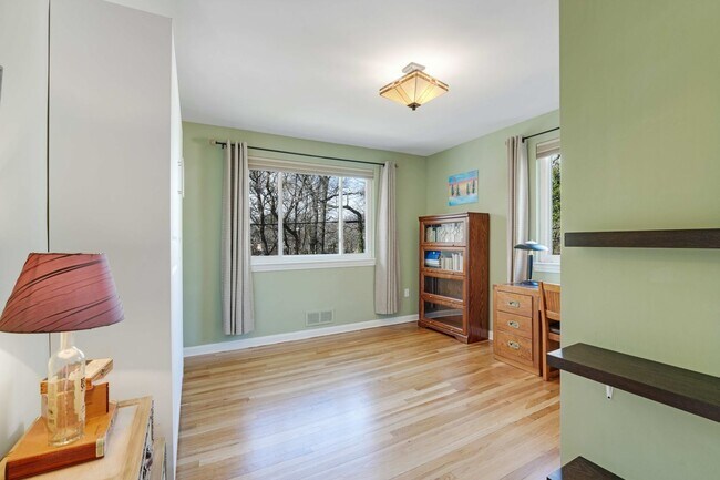 Building Photo - 5128 Linnean Terrace NW