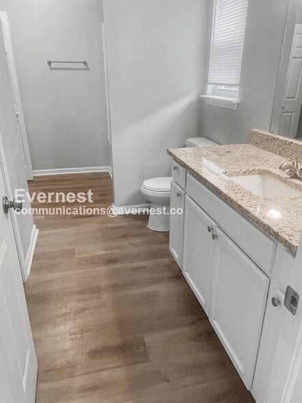 Building Photo - 3221 Lasalle St