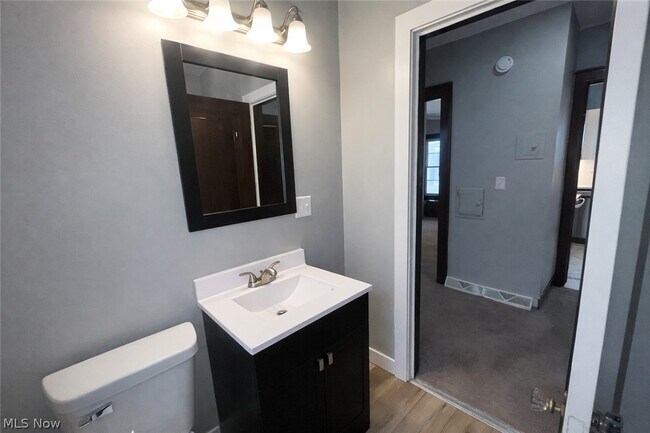 Building Photo - 7014 Thornton Dr