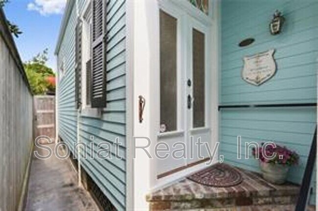 Building Photo - 1026 Arabella St