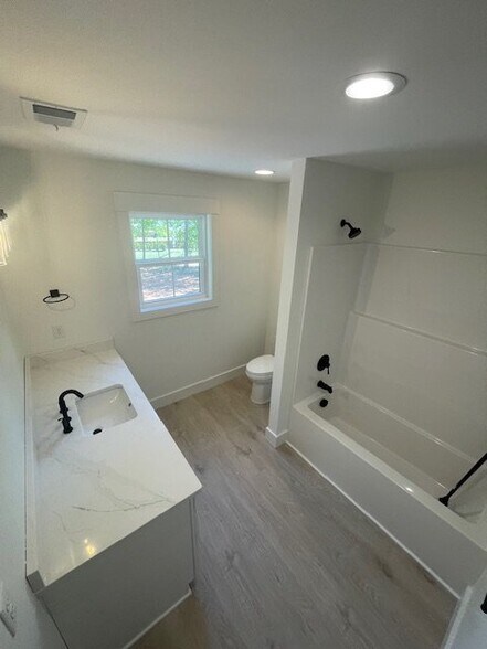 Building Photo - 960 Goodjoin Rd