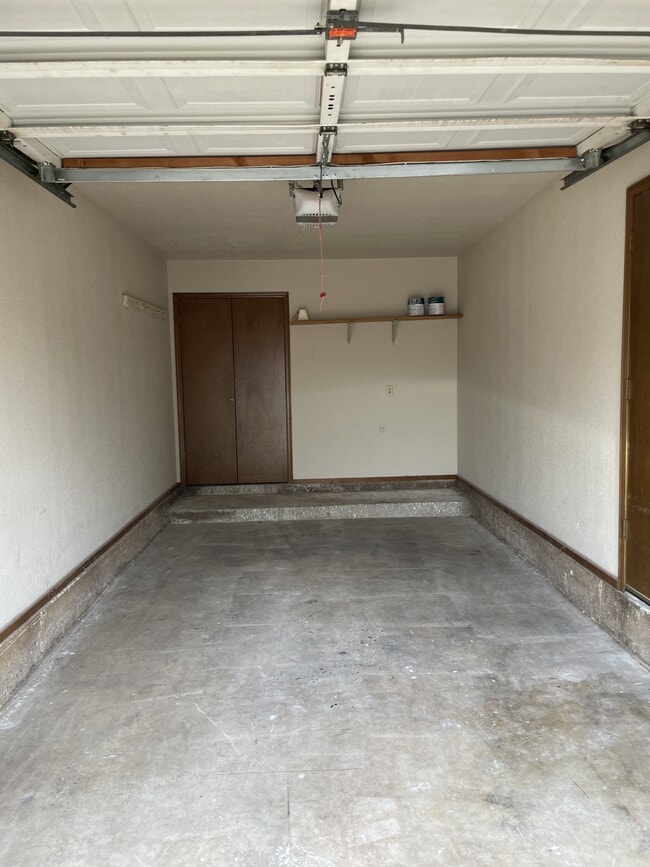 Building Photo - 110 N Baumann Ave
