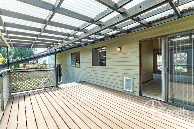 Building Photo - 9313 NE 81st Ave