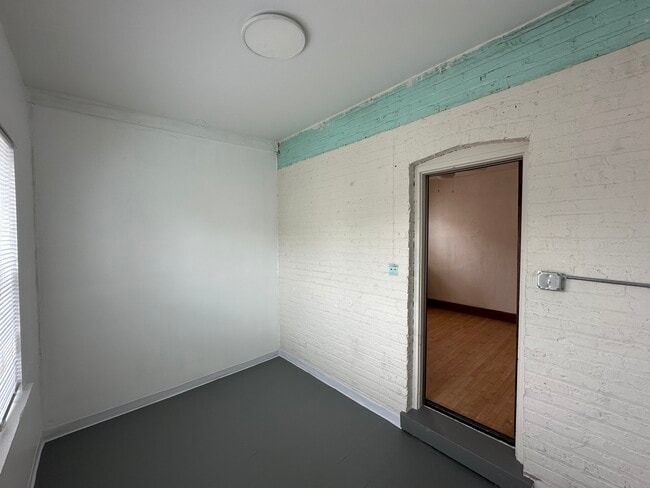 Building Photo - Gunderson #2