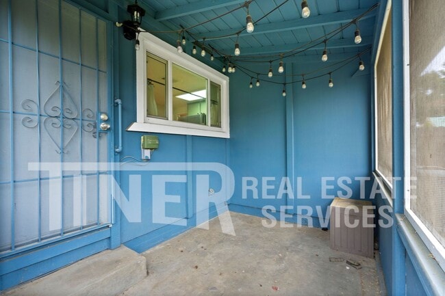 Building Photo - 603 11th St